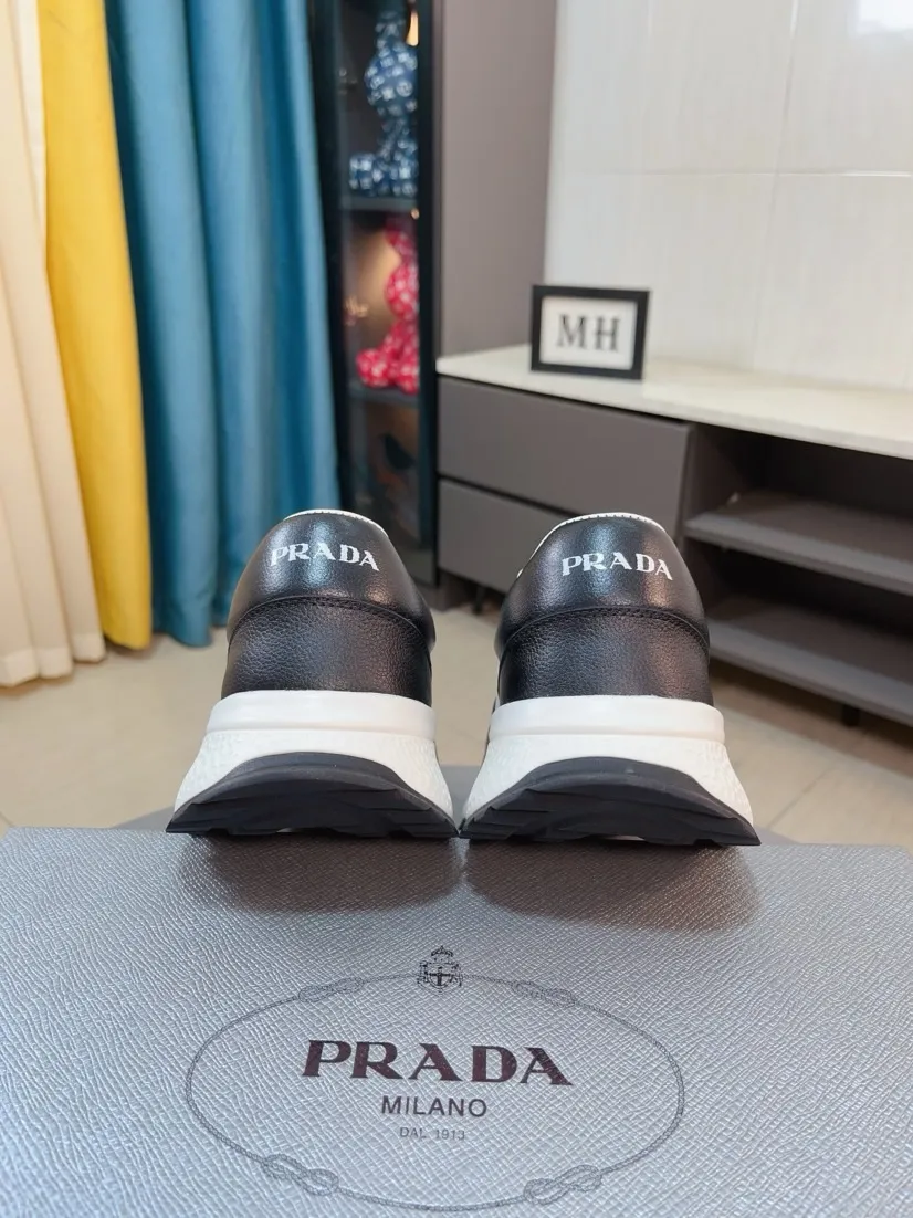 Men's shoes 💰440🌹🌹 [Prada] New men's shoes from the Milan show are released, new models from the official website: 1 production 🔺Original version, continuing the charm inheritance, innovation and tribute ⚫️Young and fashionable you must have 🎗movable feet without odor; imported suede cowhide with wear-resistant rubber soles; suitable for all seasons, fashionable and versatile. Code number:38-44